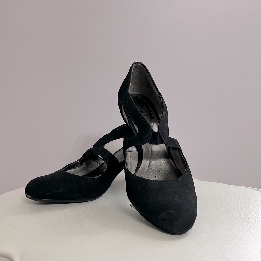Black comfortable crisscross heels